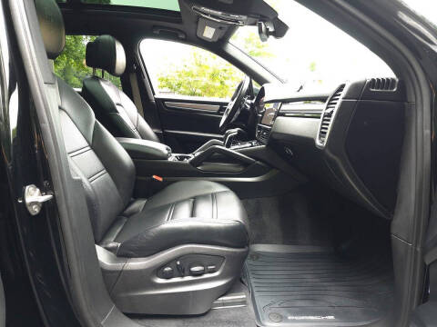 2023 Porsche Cayenne Platinum Edition