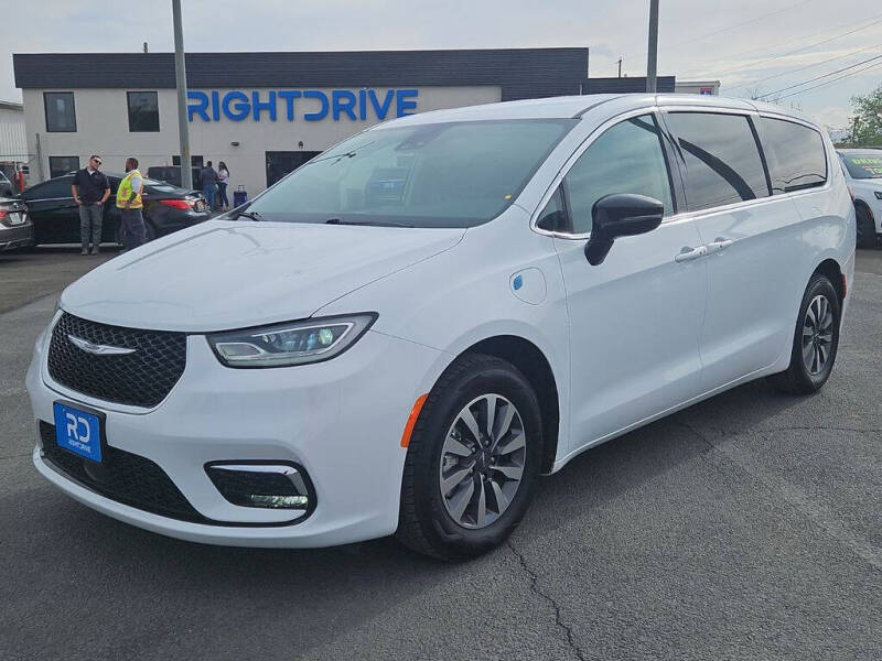 2024 Chrysler Pacifica Plug-In Hybrid Select