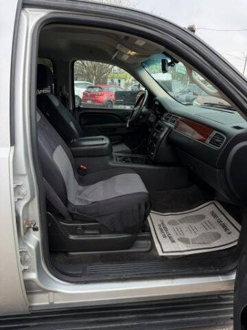 2011 GMC Yukon XL SLE