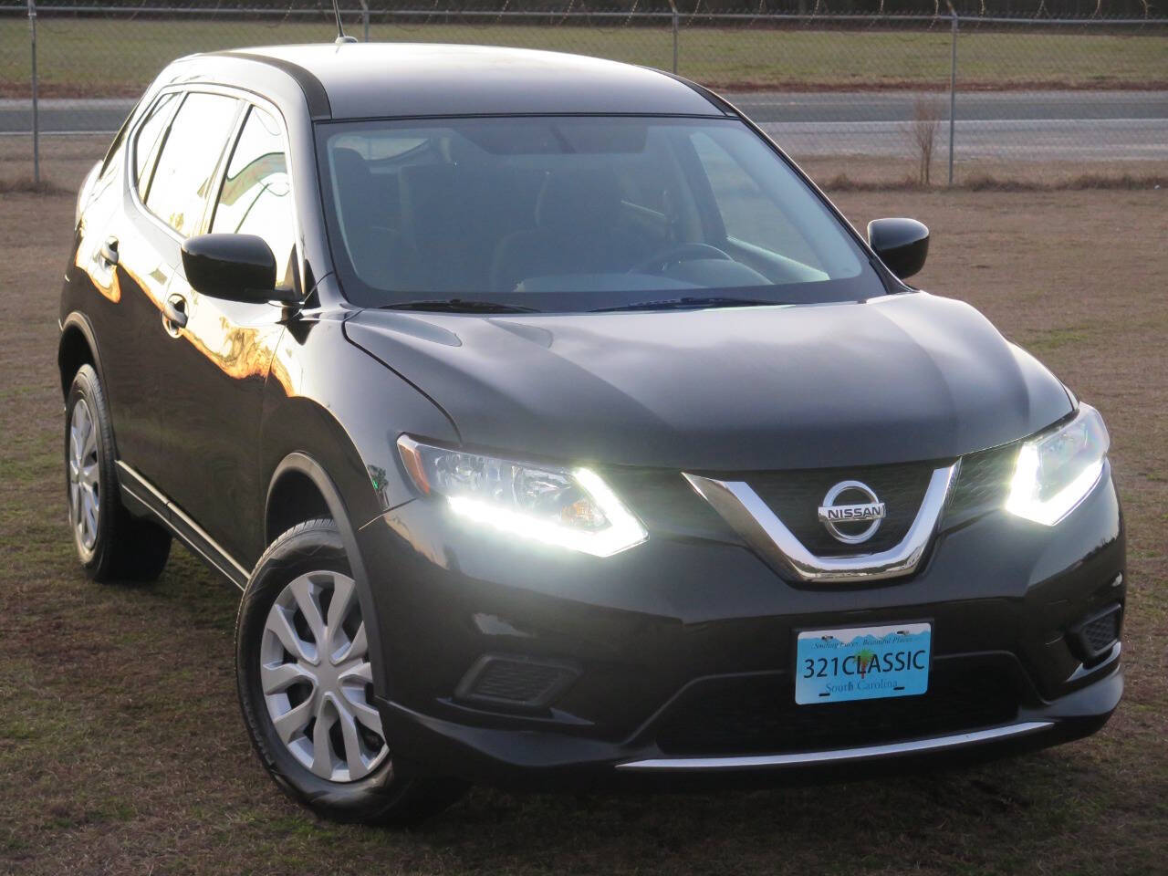 Black 2016 Nissan Rogue S AWD S 4dr Crossover 1
