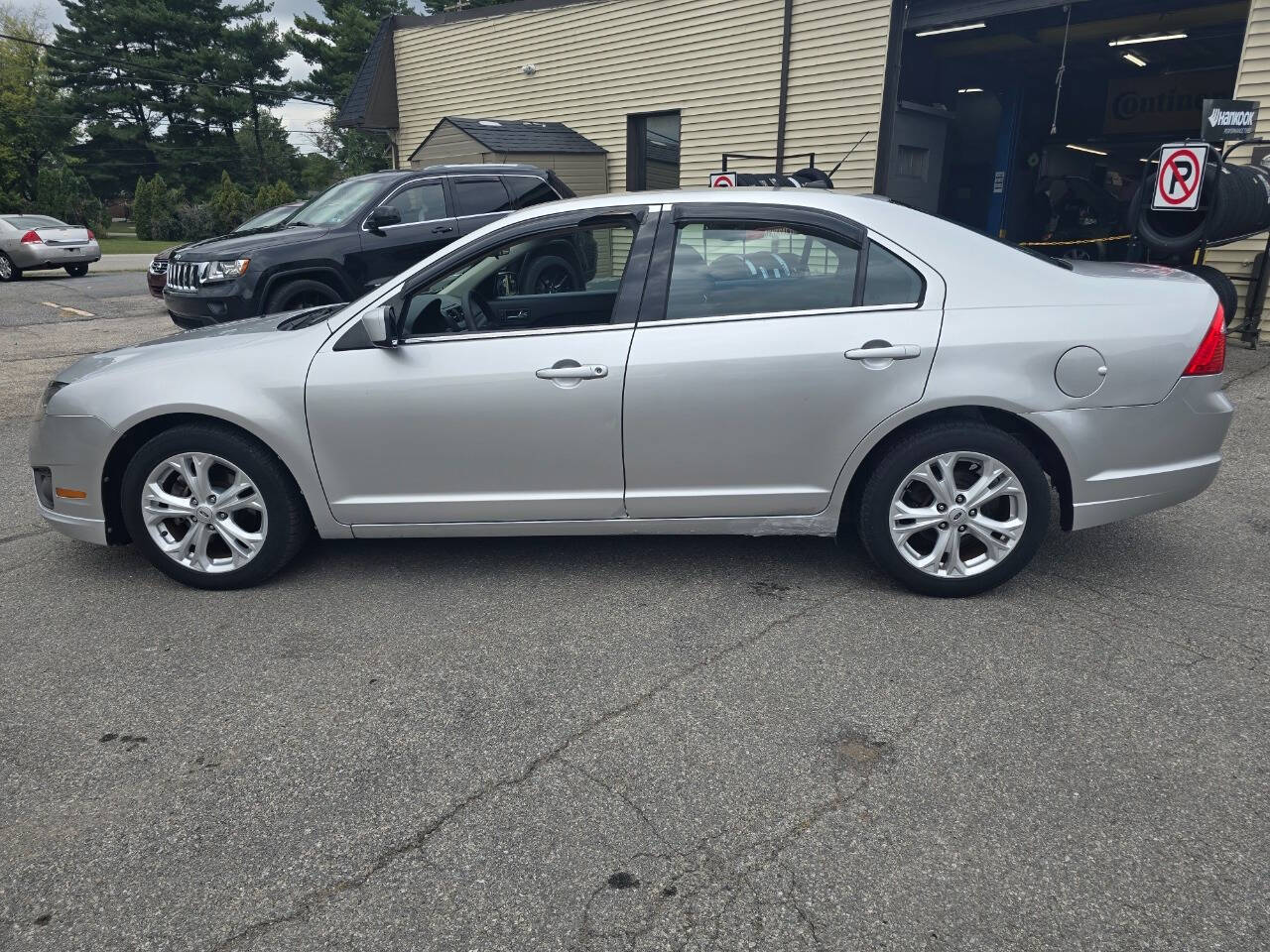 2012 Ford Fusion for sale at QUEENSGATE AUTO SALES in York, PA