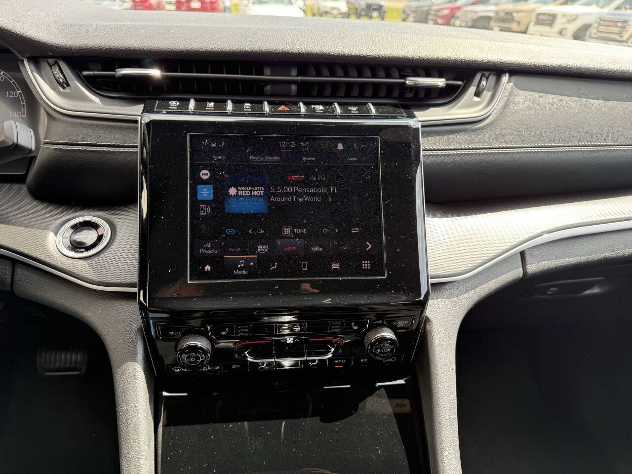 2024 Jeep Grand Cherokee Altitude photo 6