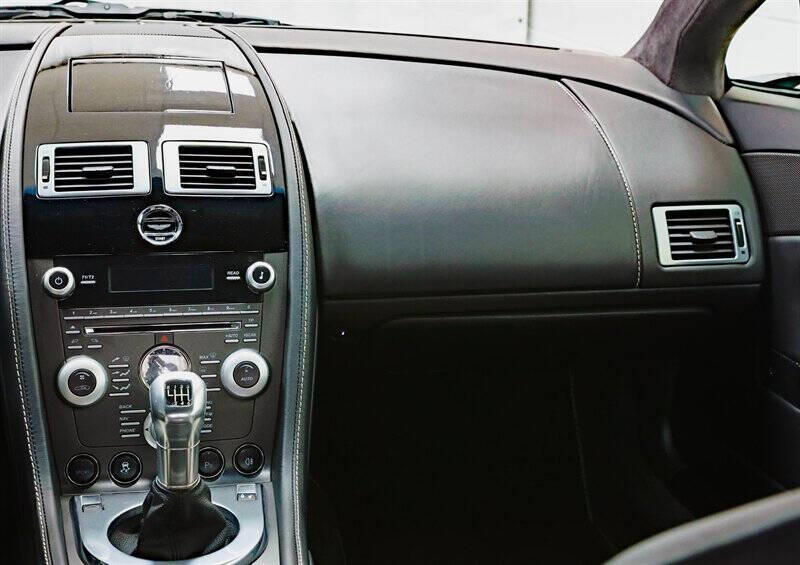 2011 Aston Martin V12 Vantage