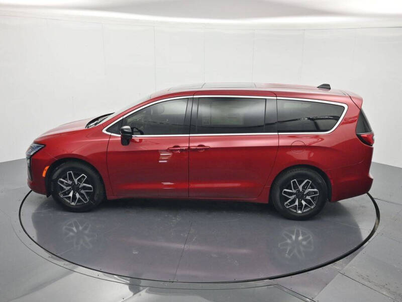 2027 Chrysler Pacifica Limited