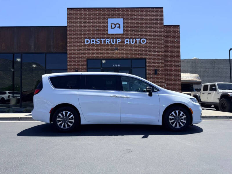 2024 Chrysler Pacifica Plug-In Hybrid Select