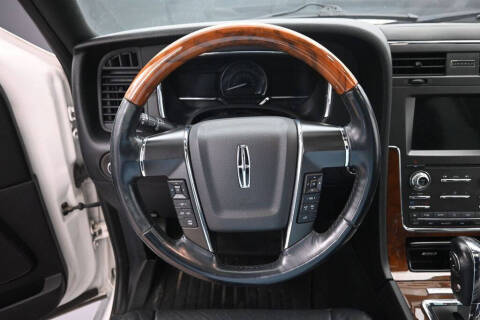 2016 Lincoln Navigator Select