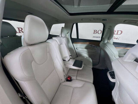2021 Volvo XC90 T6 Momentum 7-Passenger