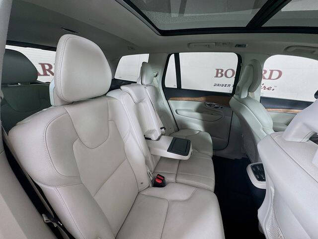 2021 Volvo XC90 T6 Momentum 7-Passenger