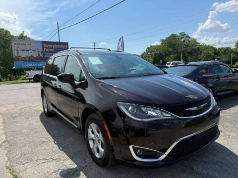 2017 Chrysler Pacifica Touring-L Plus