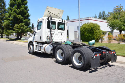 2019 Freightliner CASCADIA 126