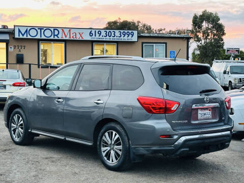 2017 Nissan Pathfinder SL