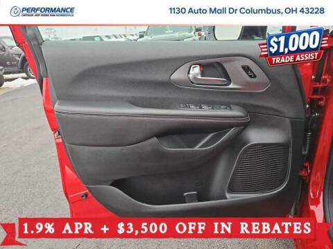 2026 Chrysler Pacifica Select