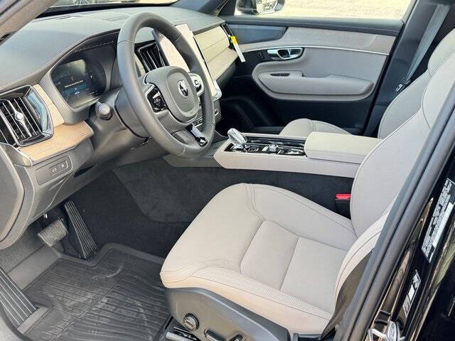 2026 Volvo XC90 T8 Plus 7P