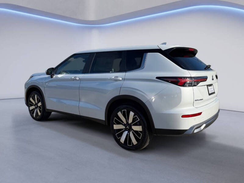 2026 Mitsubishi Outlander SE