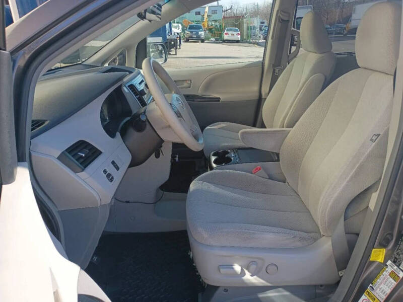 2012 Toyota Sienna