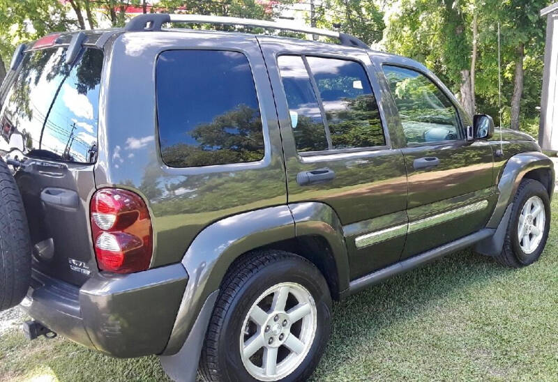 2006 Jeep Liberty for sale at Summit Motors LLC in Morgantown WV