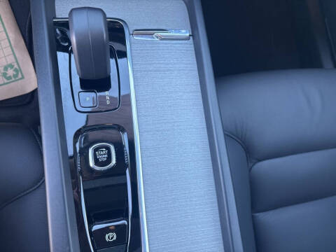 2025 Volvo XC60 B5 Plus Dark Theme