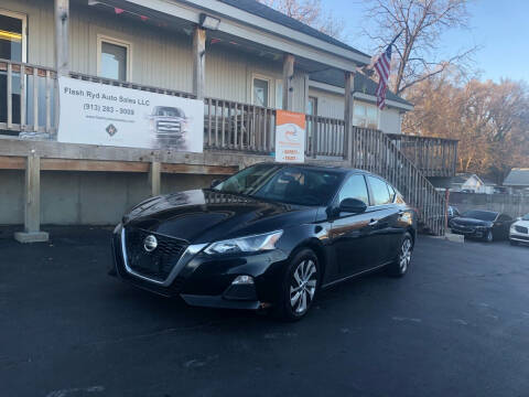 2020 Nissan Altima for sale at Flash Ryd Auto Sales in Kansas City KS