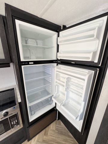 2022 Forest River Ozark 2700TH