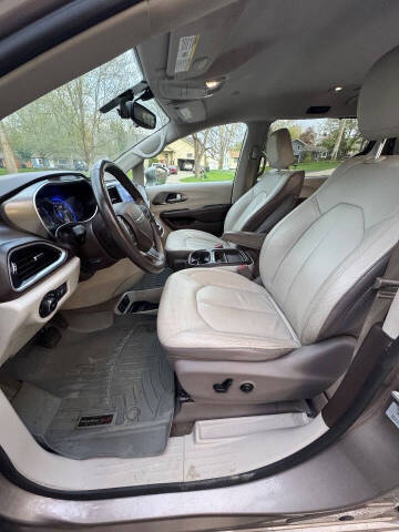 2017 Chrysler Pacifica Touring-L