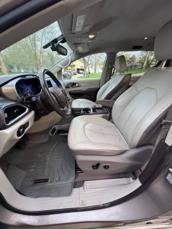 2017 Chrysler Pacifica Touring-L