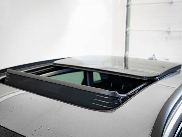 2022 Audi e-tron quattro Premium