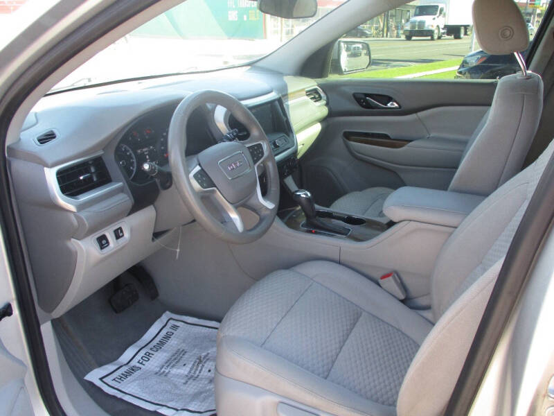 2017 GMC Acadia SLE-1