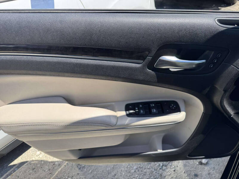 2016 Chrysler 300 C