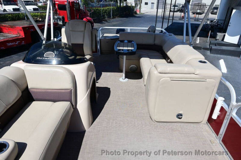 2019 Sun Tracker Fishin Barge 20 DLX