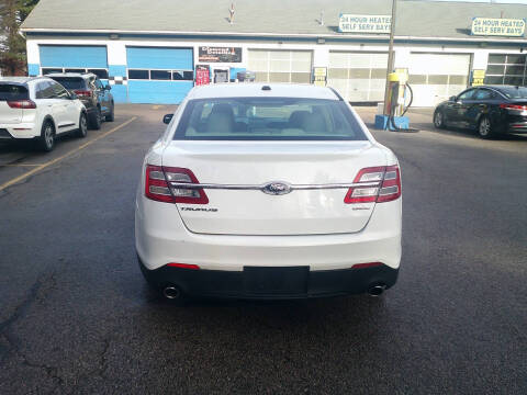 2013 Ford Taurus SE