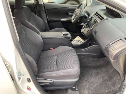 2015 Toyota Prius v Two