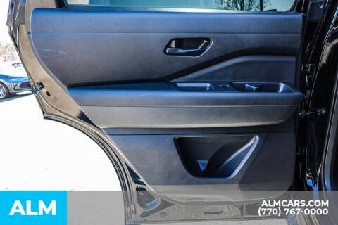 2023 Nissan Pathfinder SV