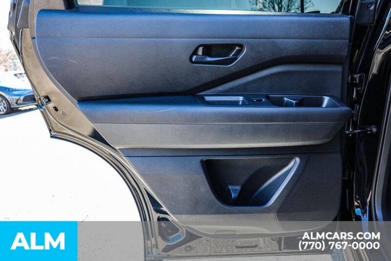 2023 Nissan Pathfinder SV