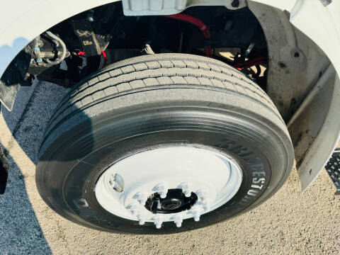 2008 Freightliner M2 106