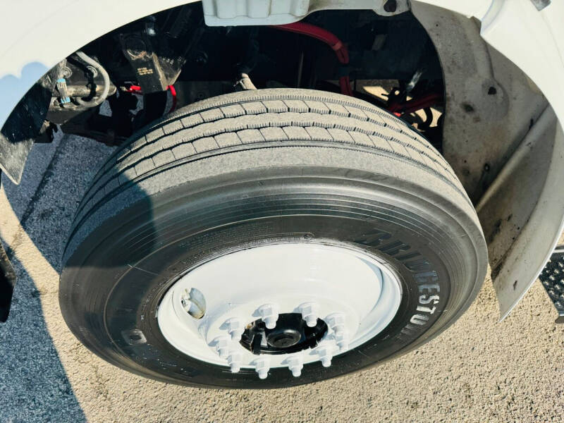 2008 Freightliner M2 106