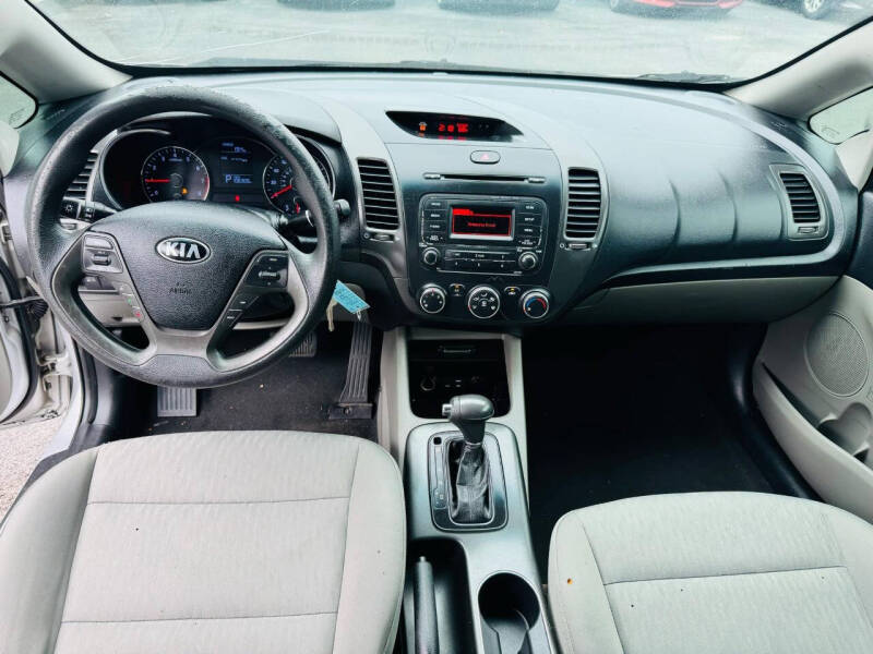 2016 Kia Forte LX photo 8