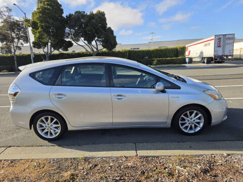 2012 Toyota Prius v Two