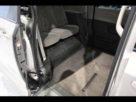 2015 Toyota Sienna LE Mobility 7-Passenger