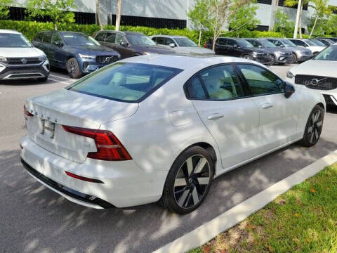 2024 Volvo S60 Recharge T8 Ultimate Dark Theme