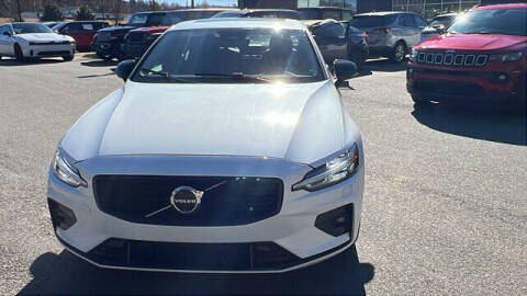 2024 Volvo S60 B5 Plus Dark Theme