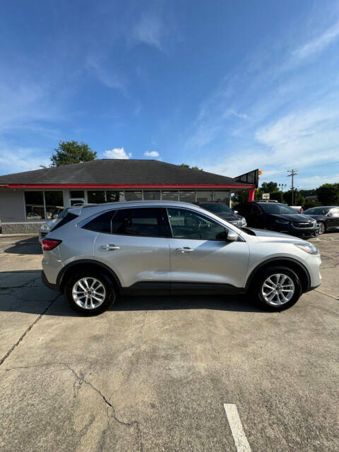 2020 Ford Escape SE