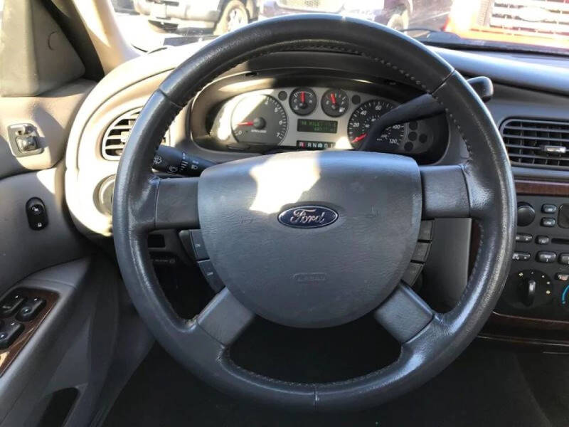 2005 Ford Taurus SEL