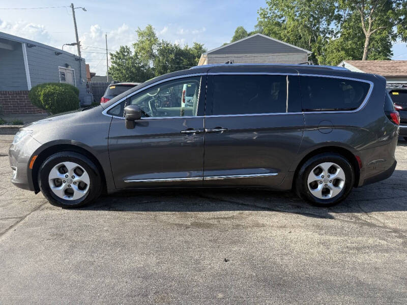 2017 Chrysler Pacifica Touring-L Plus