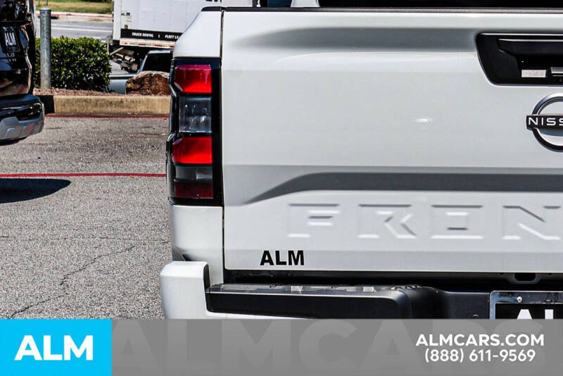 2025 Nissan Frontier SV