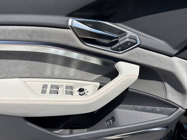 2024 Audi Q8 e-tron 29