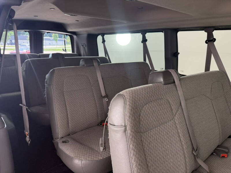 2025 Chevrolet Express LT 3500