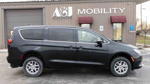 2022 Chrysler Voyager LX