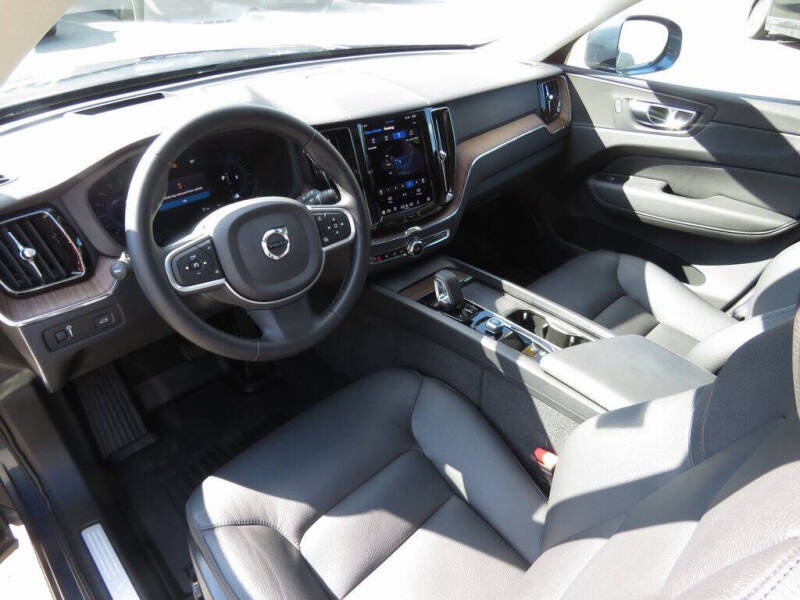 2022 Volvo XC60 B5 Momentum