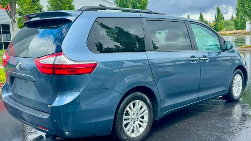 2015 Toyota Sienna XLE 8-Passenger