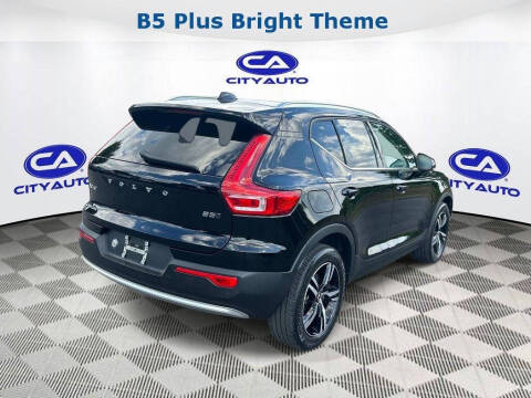 2023 Volvo XC40 B5 Plus Bright Theme